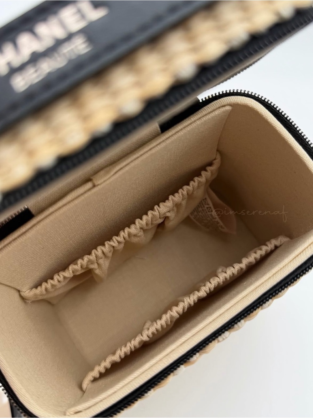 CHANEL LES BEIGES Summer Essentials - Picture 3 of 10